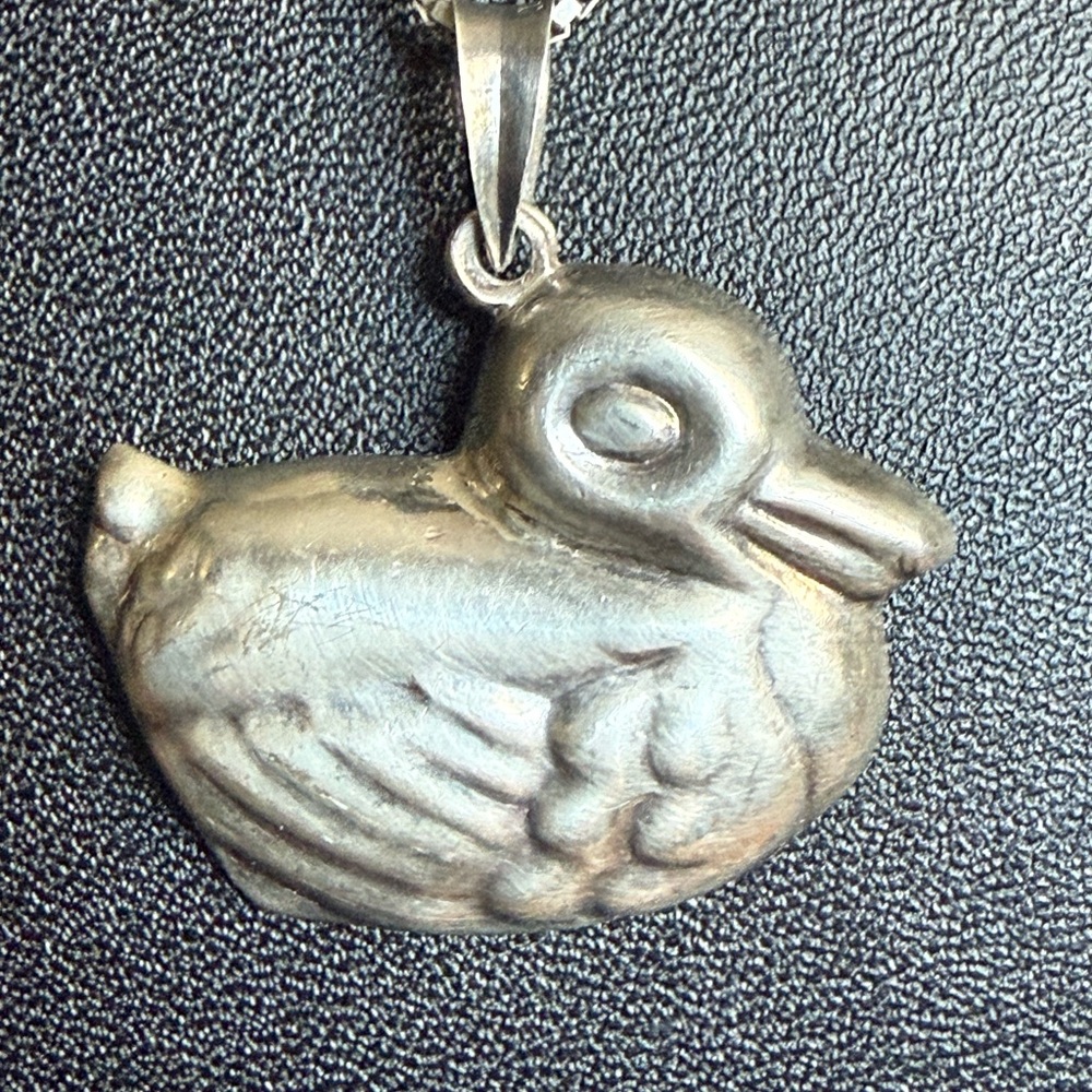 Vintage Sterling  Silver Puffy Duck Pendant Necklace - Picture 3 of 14